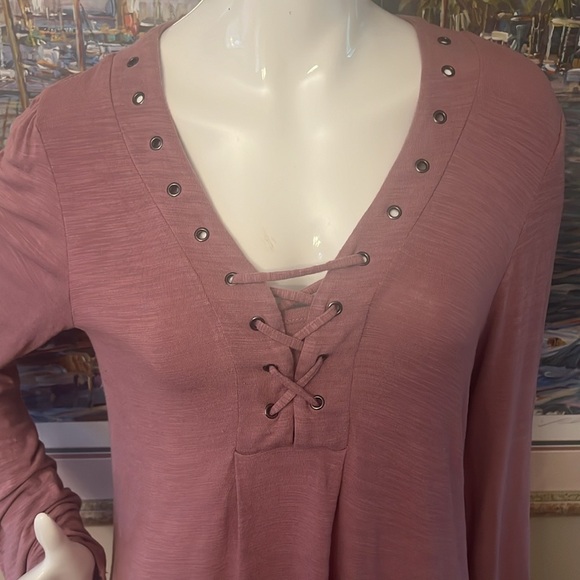 LACE UP TOP W/GROMMETS - Picture 1 of 6